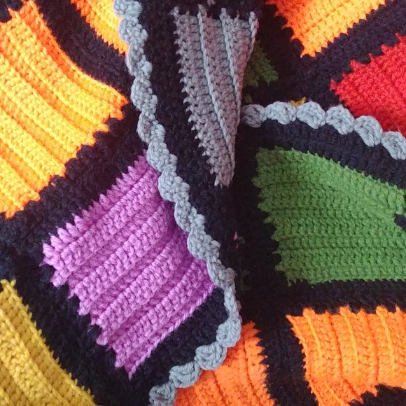 Vintage knit blanket 54" x 95" - Picture 3 of 3